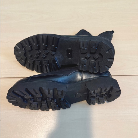 Seychelles black Savor the Moment  Chelsea boot sz 8. - Picture 6 of 6